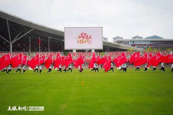 在欧冠中，他们成功挑战了老牌豪门拜仁、皇马直到击败国米捧杯，实现了历史性突破。